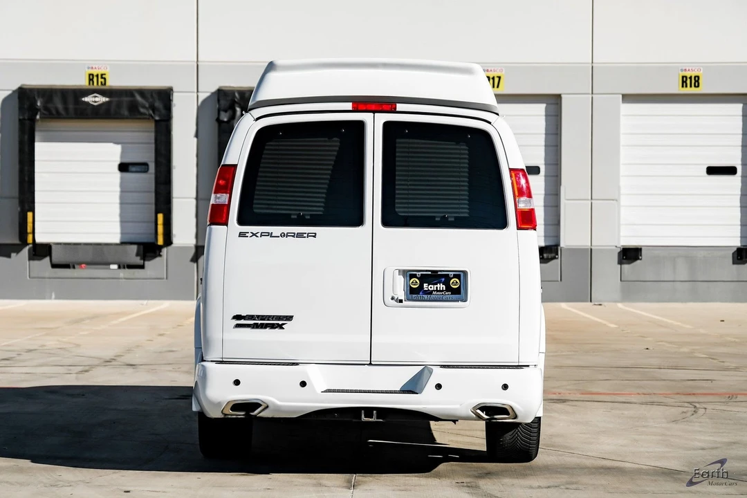 2023 Chevrolet Express - Image 10 of 12