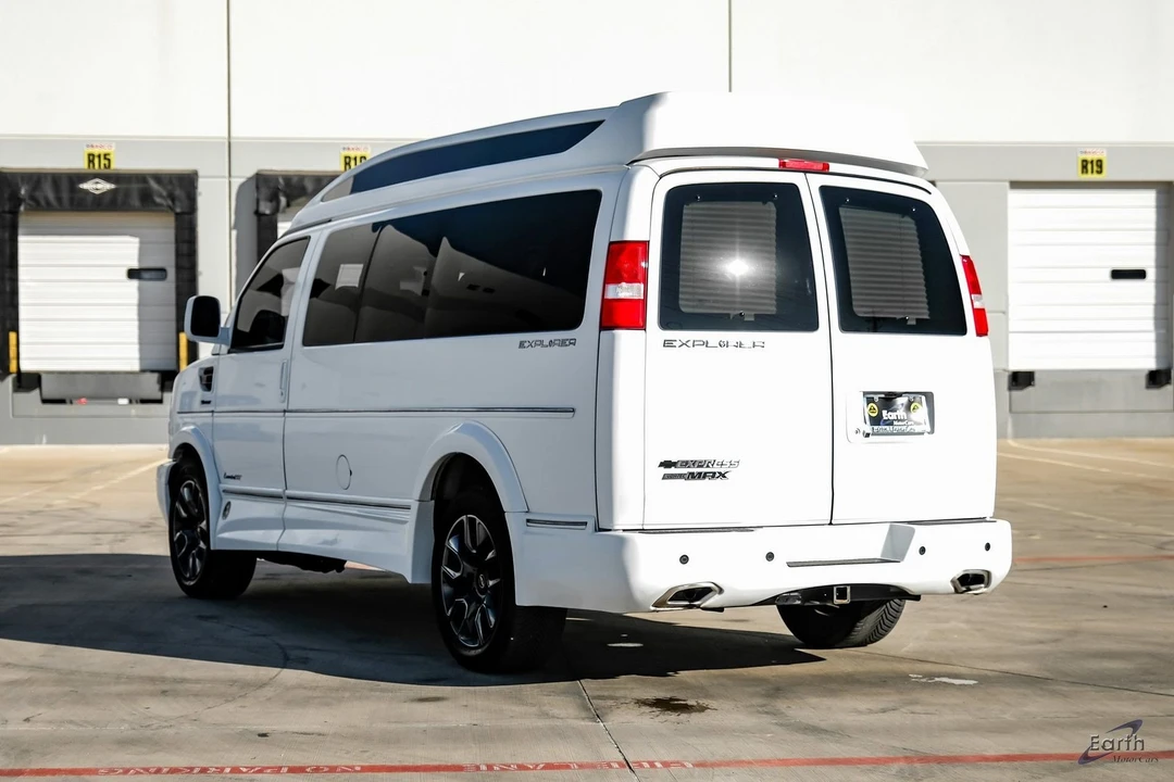 2023 Chevrolet Express - Image 9 of 12