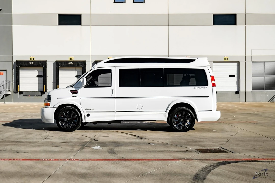 2023 Chevrolet Express - Image 5 of 12
