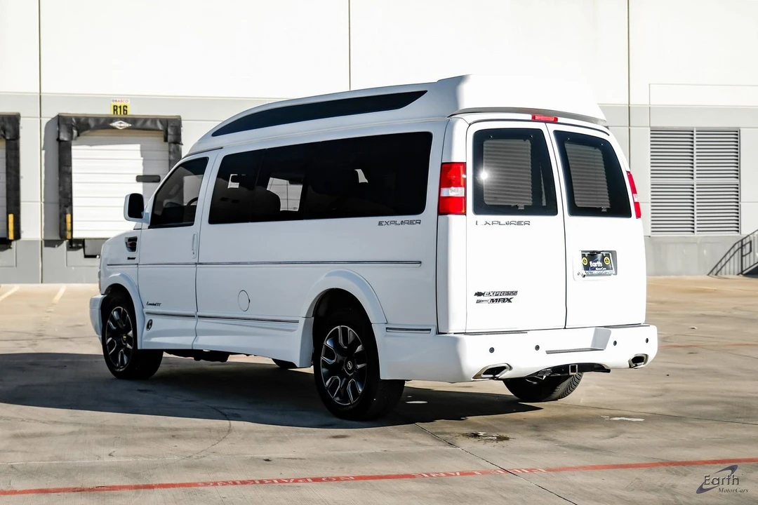 2023 Chevrolet Express - Image 8 of 12