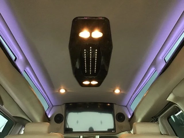 2023 Chevrolet Express - Image 10 of 12