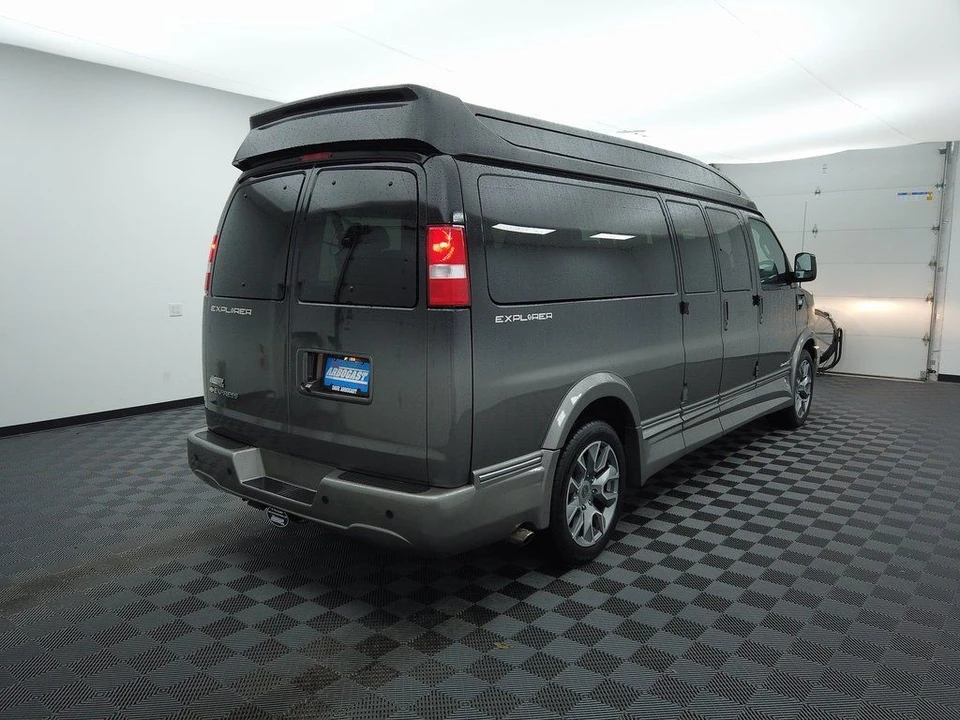 2023 Chevrolet Express - Image 3 of 12