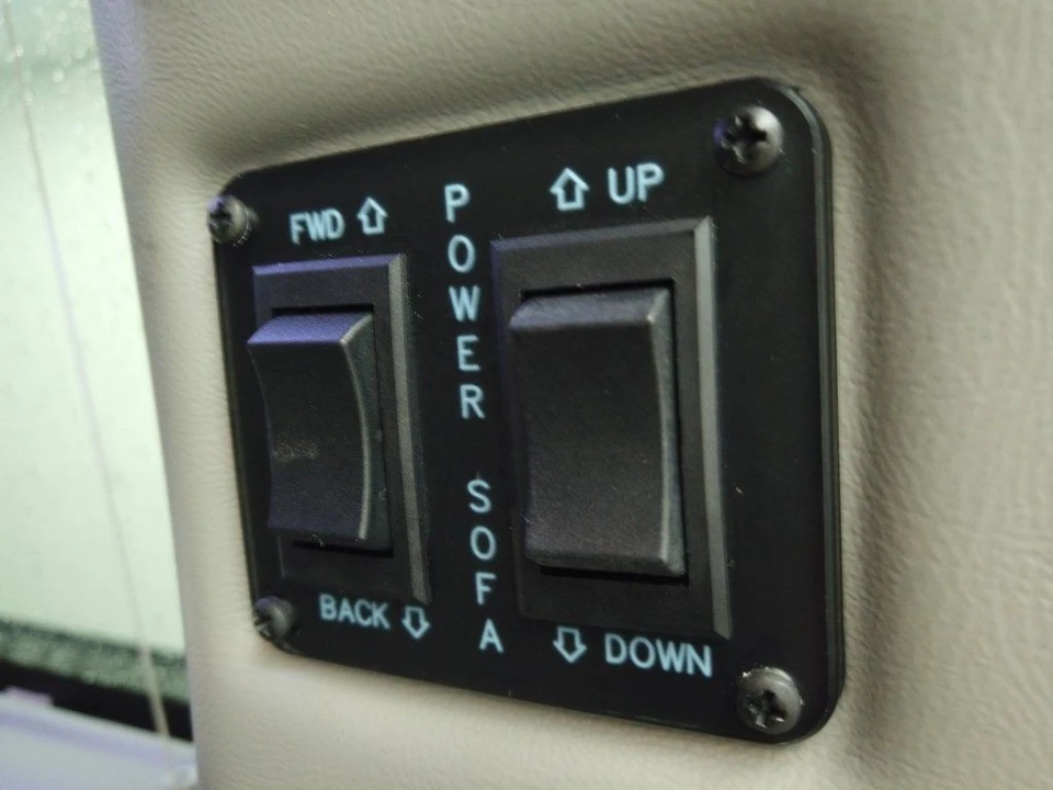 2023 Chevrolet Express - Image 8 of 12
