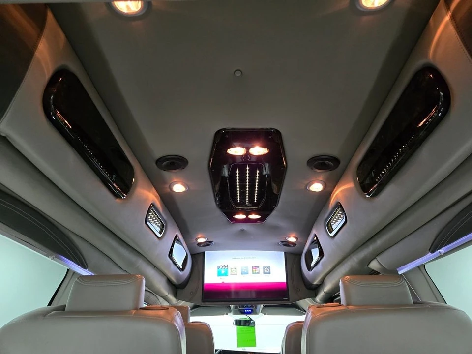 2023 Chevrolet Express - Image 10 of 12