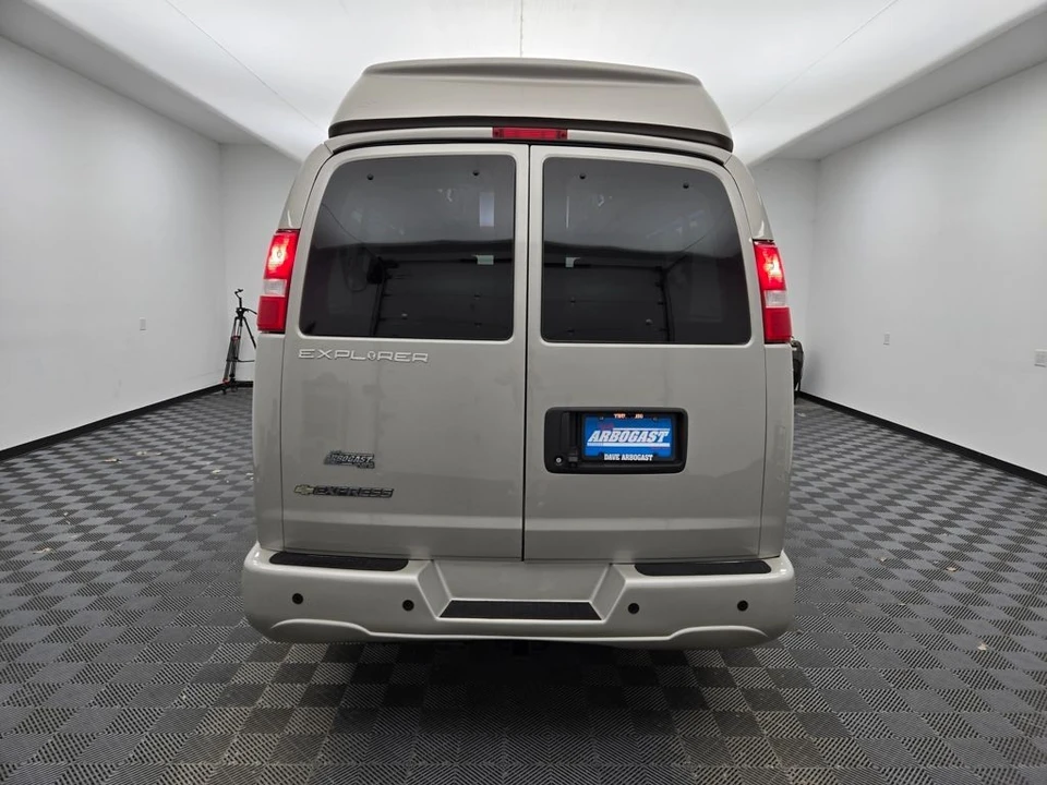 2023 Chevrolet Express - Image 4 of 12