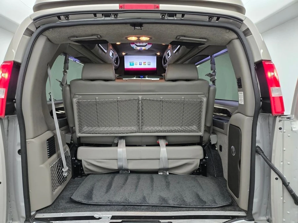 2023 Chevrolet Express - Image 7 of 12