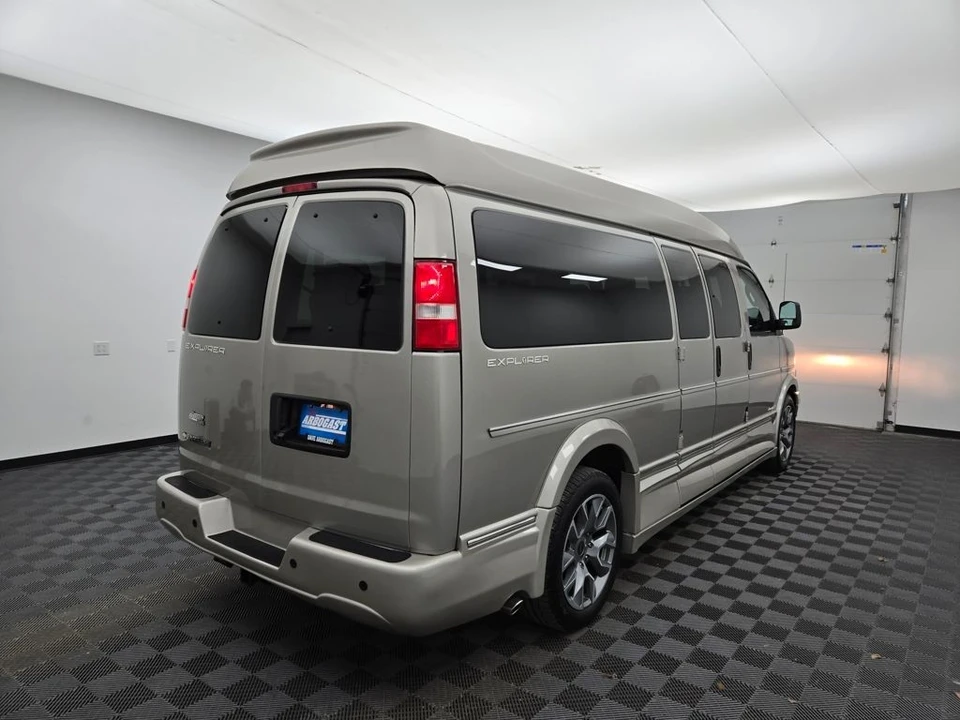 2023 Chevrolet Express - Image 3 of 12