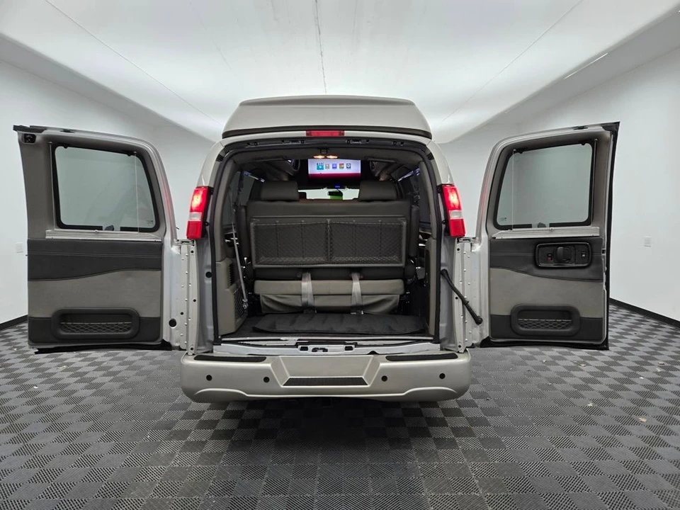 2023 Chevrolet Express - Image 6 of 12
