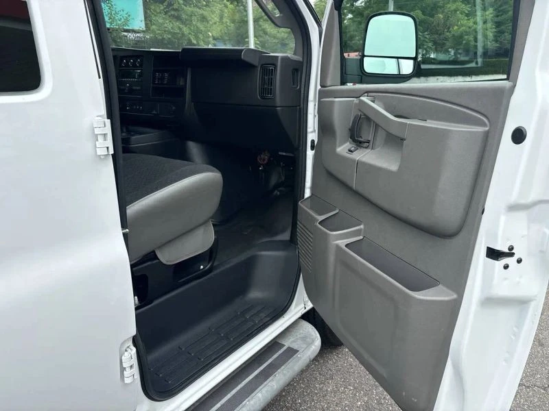 2023 Chevrolet Express - Image 7 of 12