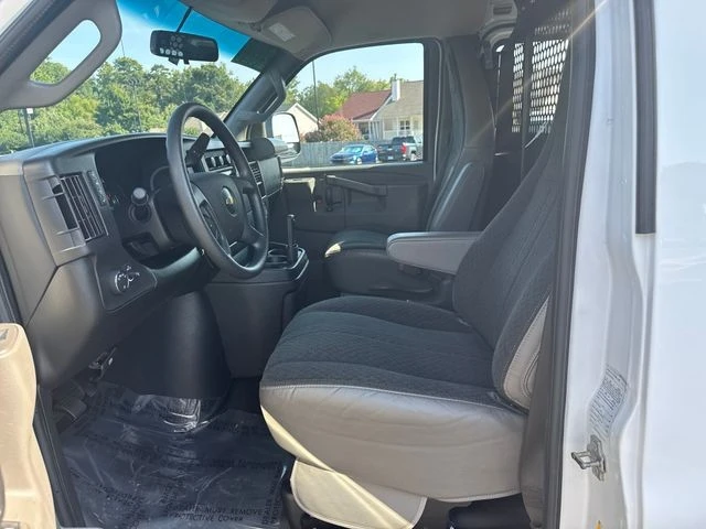 2023 Chevrolet Express - Image 17 of 21
