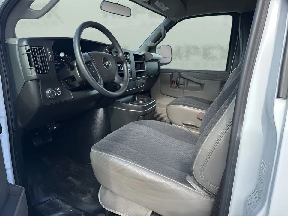 2023 Chevrolet Express - Image 9 of 21