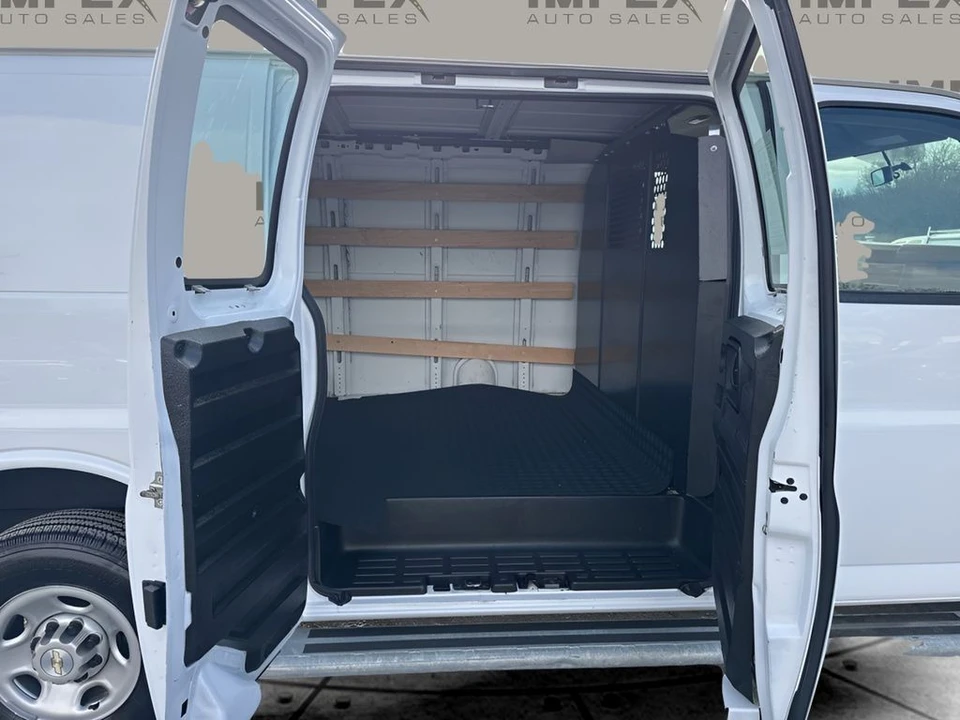 2023 Chevrolet Express - Image 20 of 21