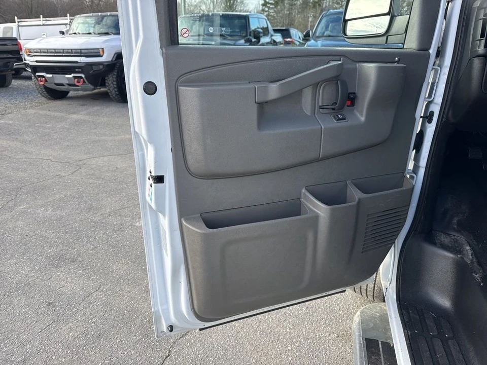 2023 Chevrolet Express - Image 18 of 21
