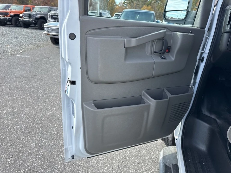 2023 Chevrolet Express - Image 18 of 21