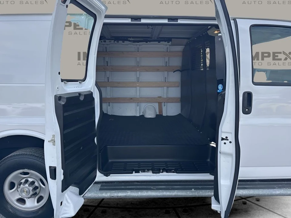 2023 Chevrolet Express - Image 20 of 21