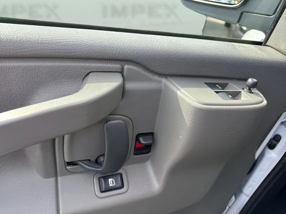 2023 Chevrolet Express - Image 19 of 21