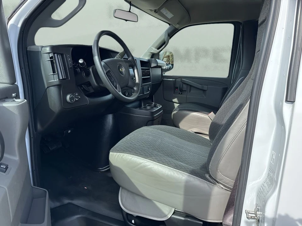 2023 Chevrolet Express - Image 9 of 21