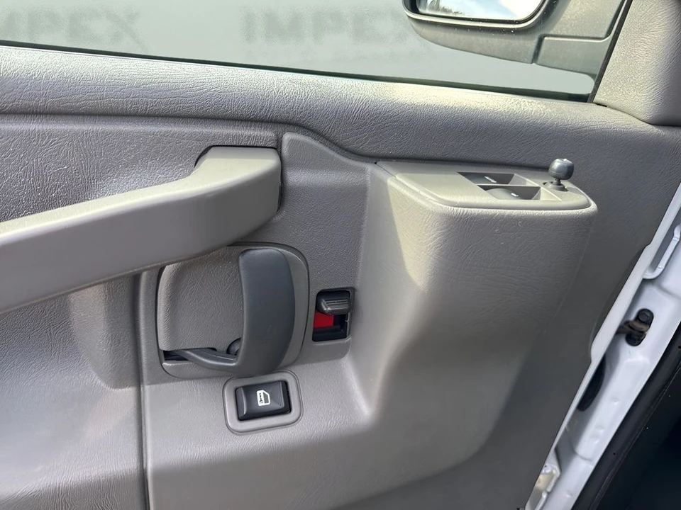 2023 Chevrolet Express - Image 19 of 21