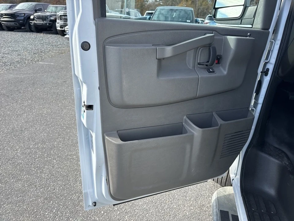 2023 Chevrolet Express - Image 18 of 21