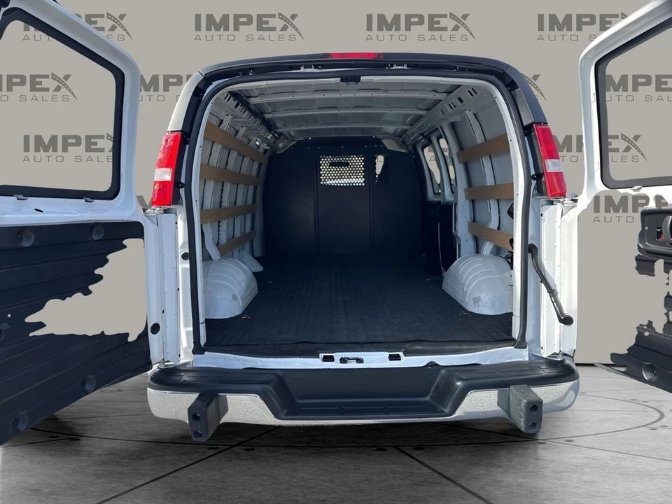 2023 Chevrolet Express - Image 21 of 21