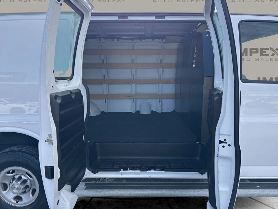 2023 Chevrolet Express - Image 20 of 21