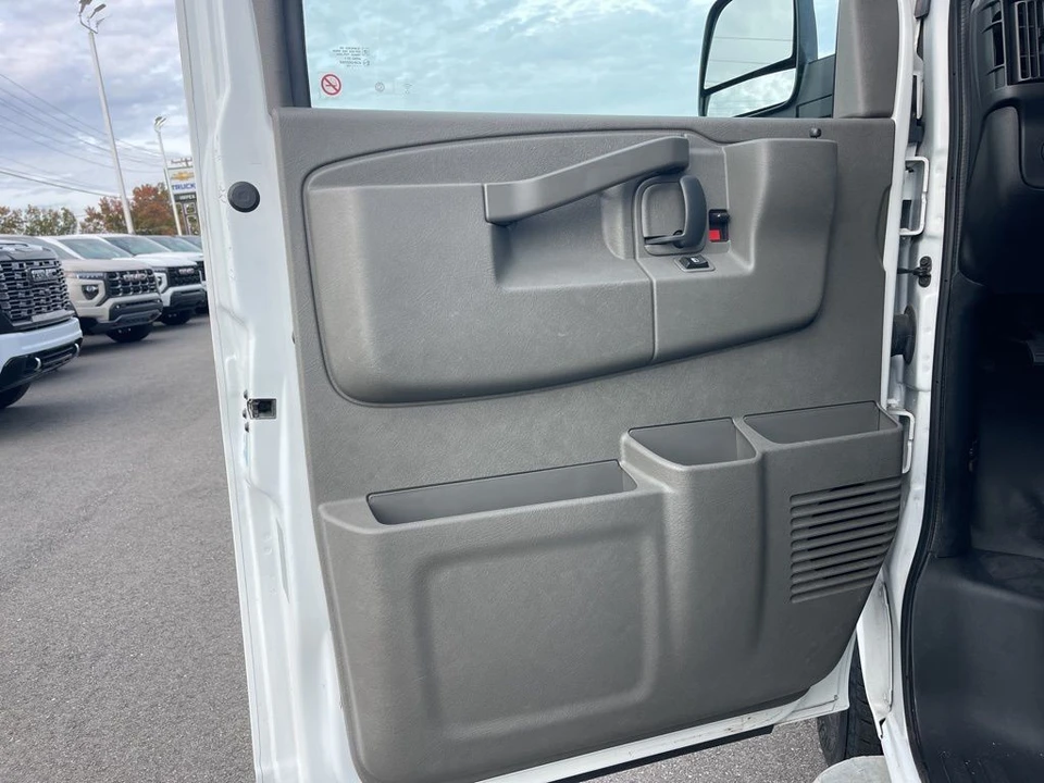 2023 Chevrolet Express - Image 9 of 12