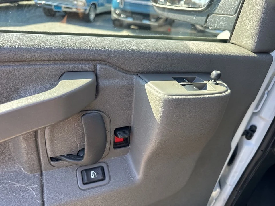 2023 Chevrolet Express - Image 19 of 21
