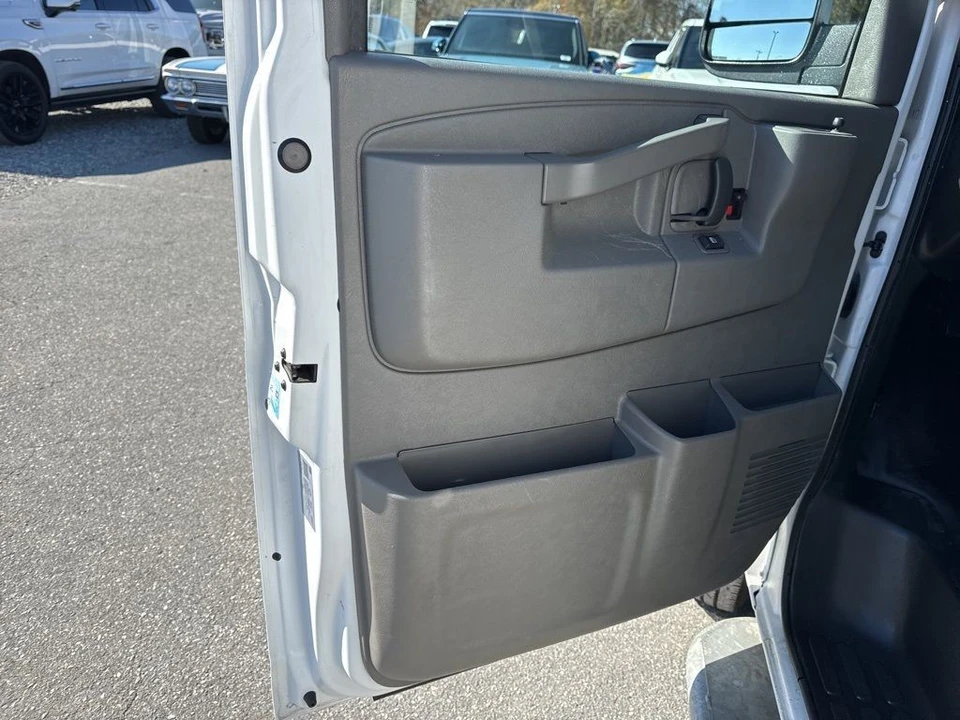 2023 Chevrolet Express - Image 18 of 21