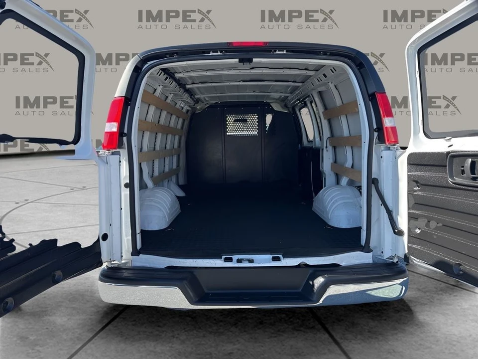 2023 Chevrolet Express - Image 21 of 21