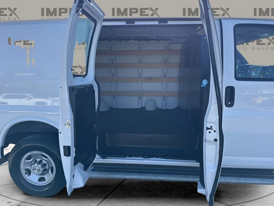 2023 Chevrolet Express - Image 20 of 21