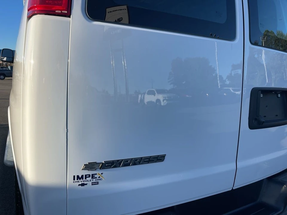 2023 Chevrolet Express - Image 20 of 21