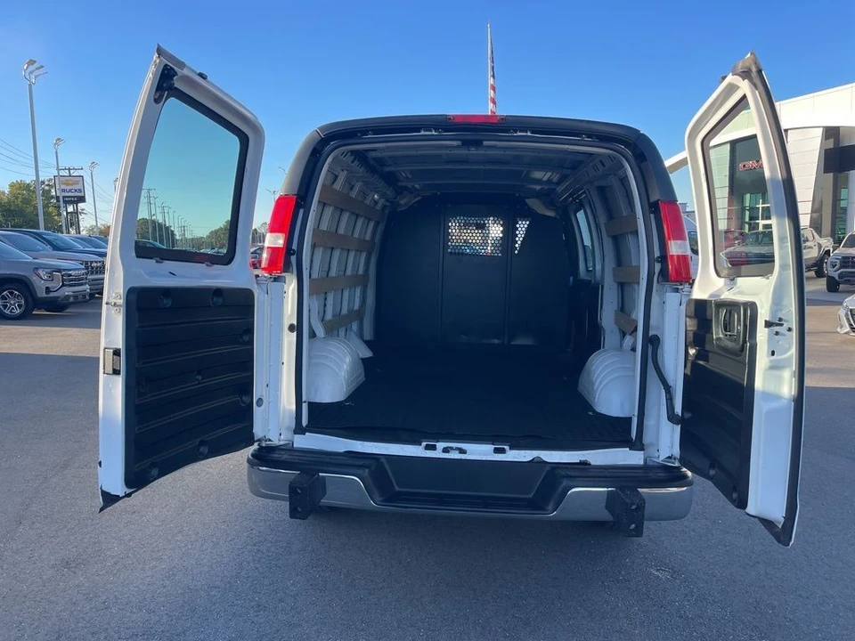 2023 Chevrolet Express - Image 18 of 21