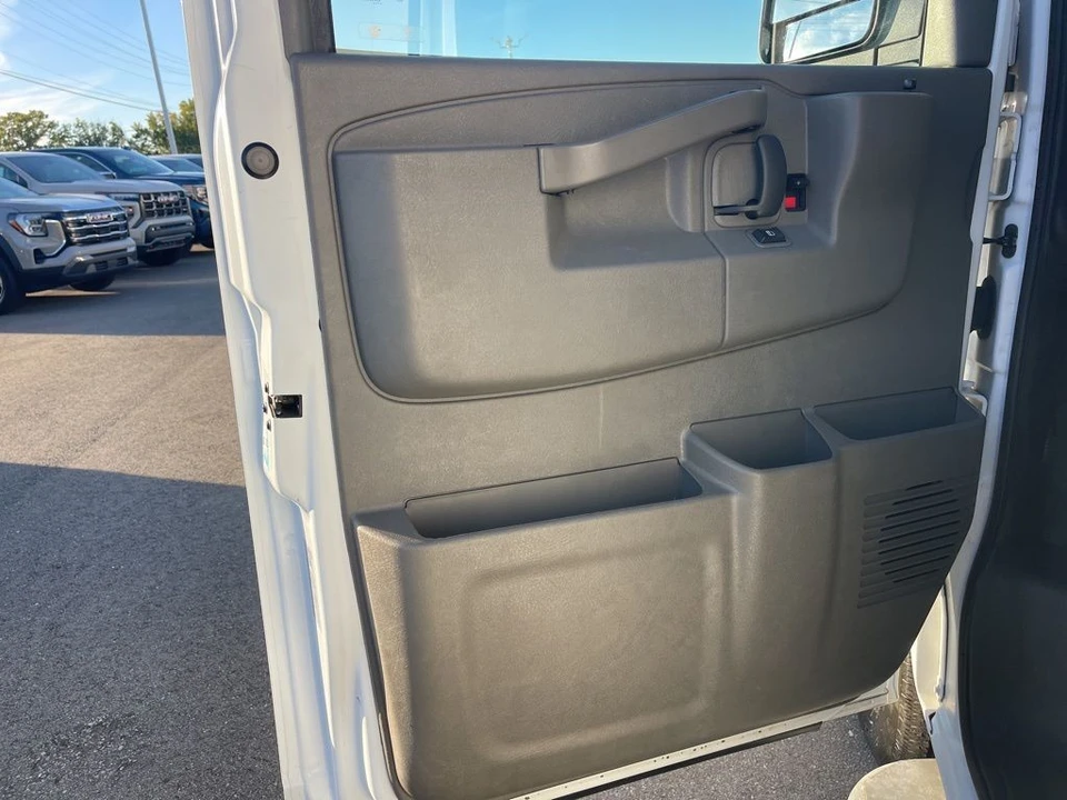 2023 Chevrolet Express - Image 16 of 21