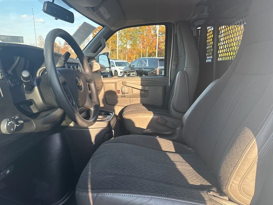 2023 Chevrolet Express - Image 9 of 21