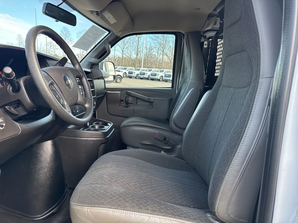 2023 Chevrolet Express - Image 9 of 21