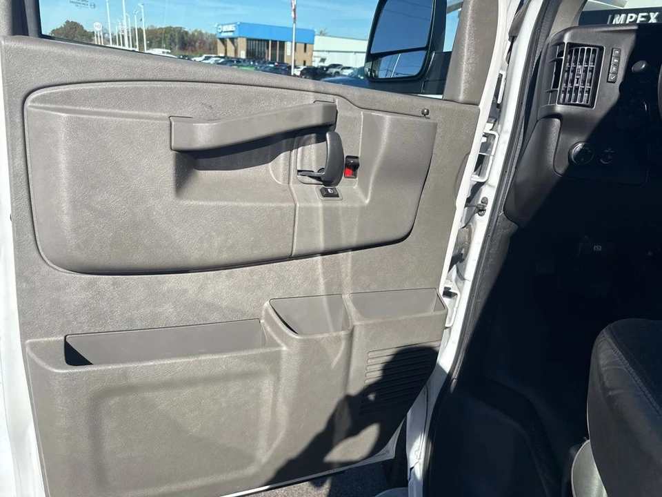 2023 Chevrolet Express - Image 20 of 21