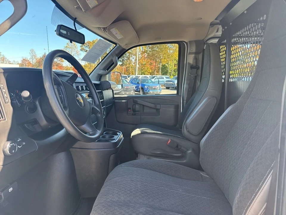 2023 Chevrolet Express - Image 9 of 21