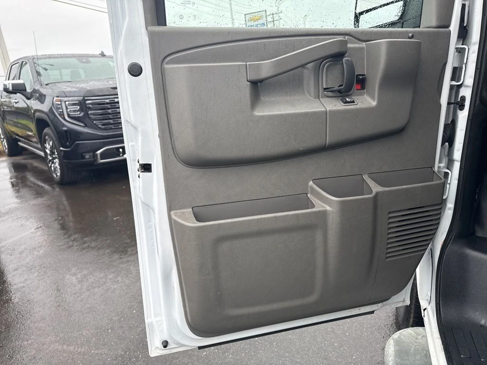 2023 Chevrolet Express - Image 18 of 21