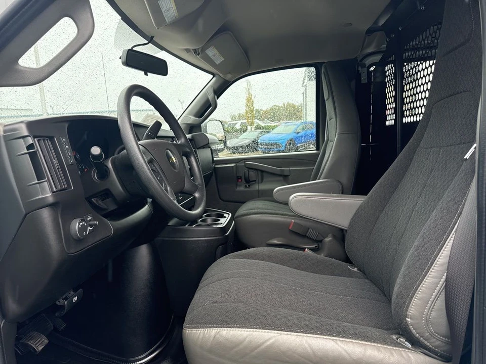 2023 Chevrolet Express - Image 9 of 21