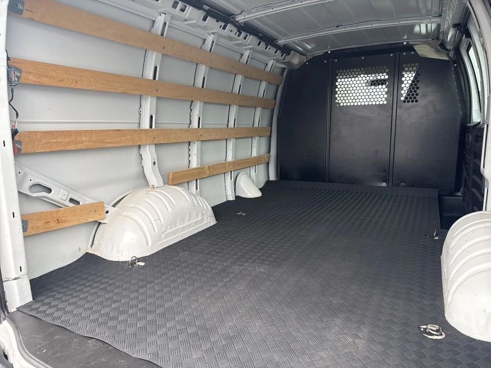 2023 Chevrolet Express - Image 20 of 21