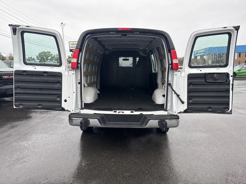 2023 Chevrolet Express - Image 19 of 21