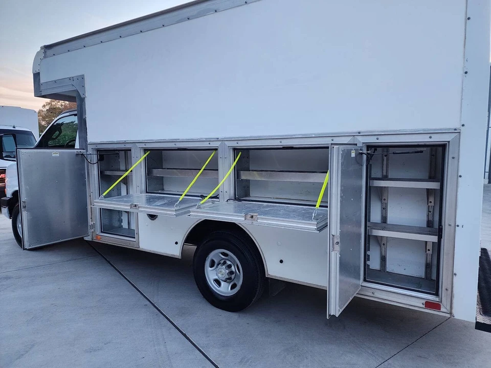 2023 Chevrolet Express - Image 20 of 21