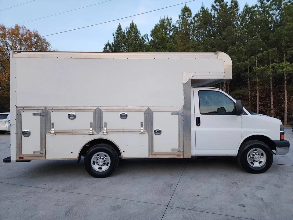 2023 Chevrolet Express - Image 7 of 21