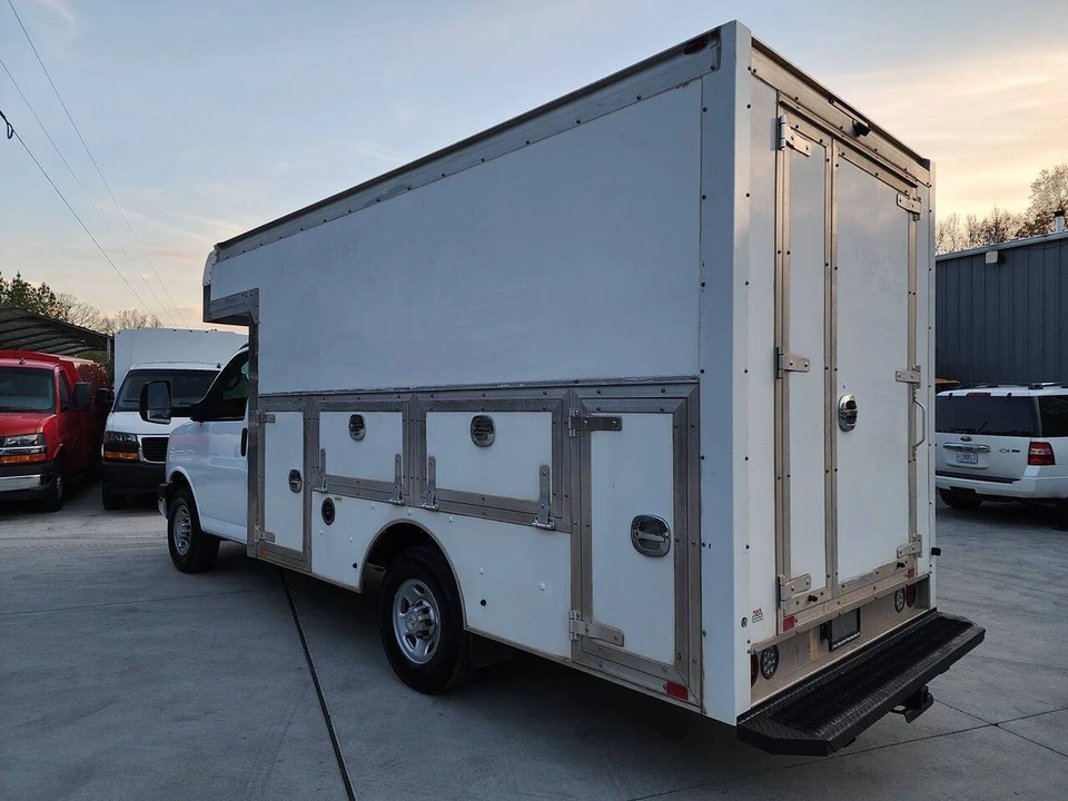 2023 Chevrolet Express - Image 4 of 21
