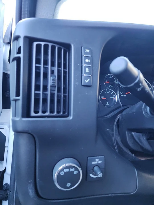 2023 Chevrolet Express - Image 28 of 31