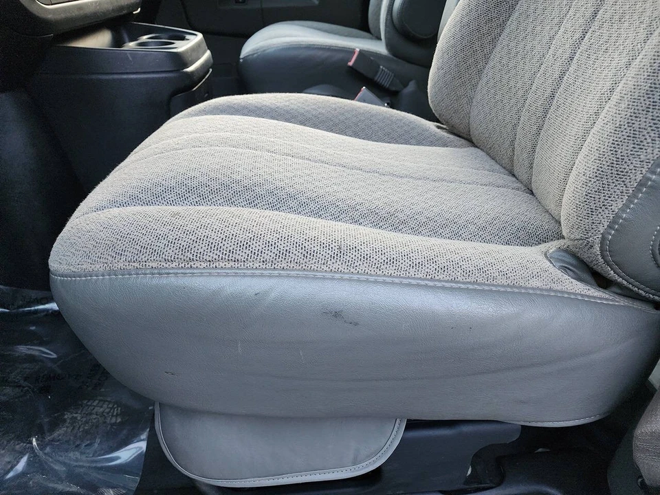 2023 Chevrolet Express - Image 27 of 31