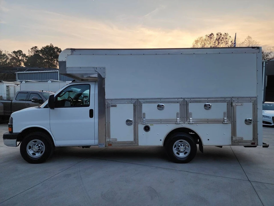 2023 Chevrolet Express - Image 3 of 21