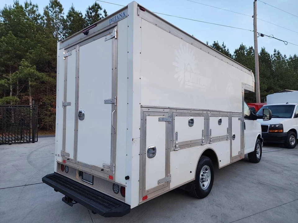 2023 Chevrolet Express - Image 6 of 21