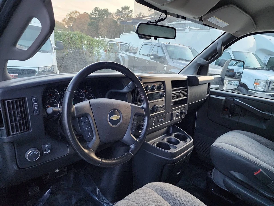 2023 Chevrolet Express - Image 12 of 31