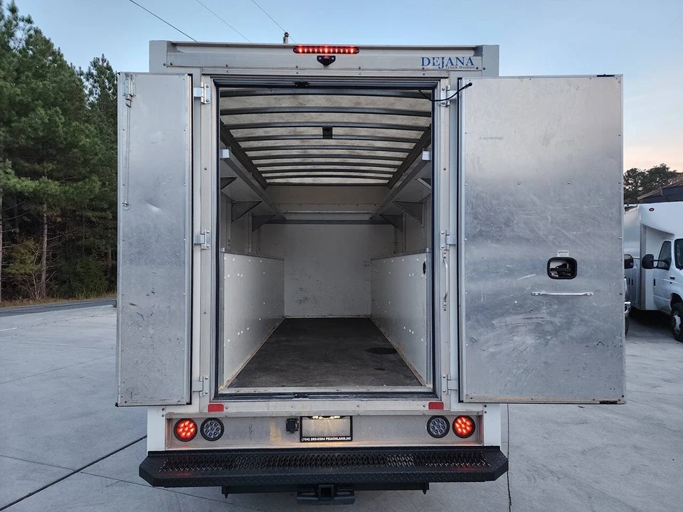 2023 Chevrolet Express - Image 21 of 31